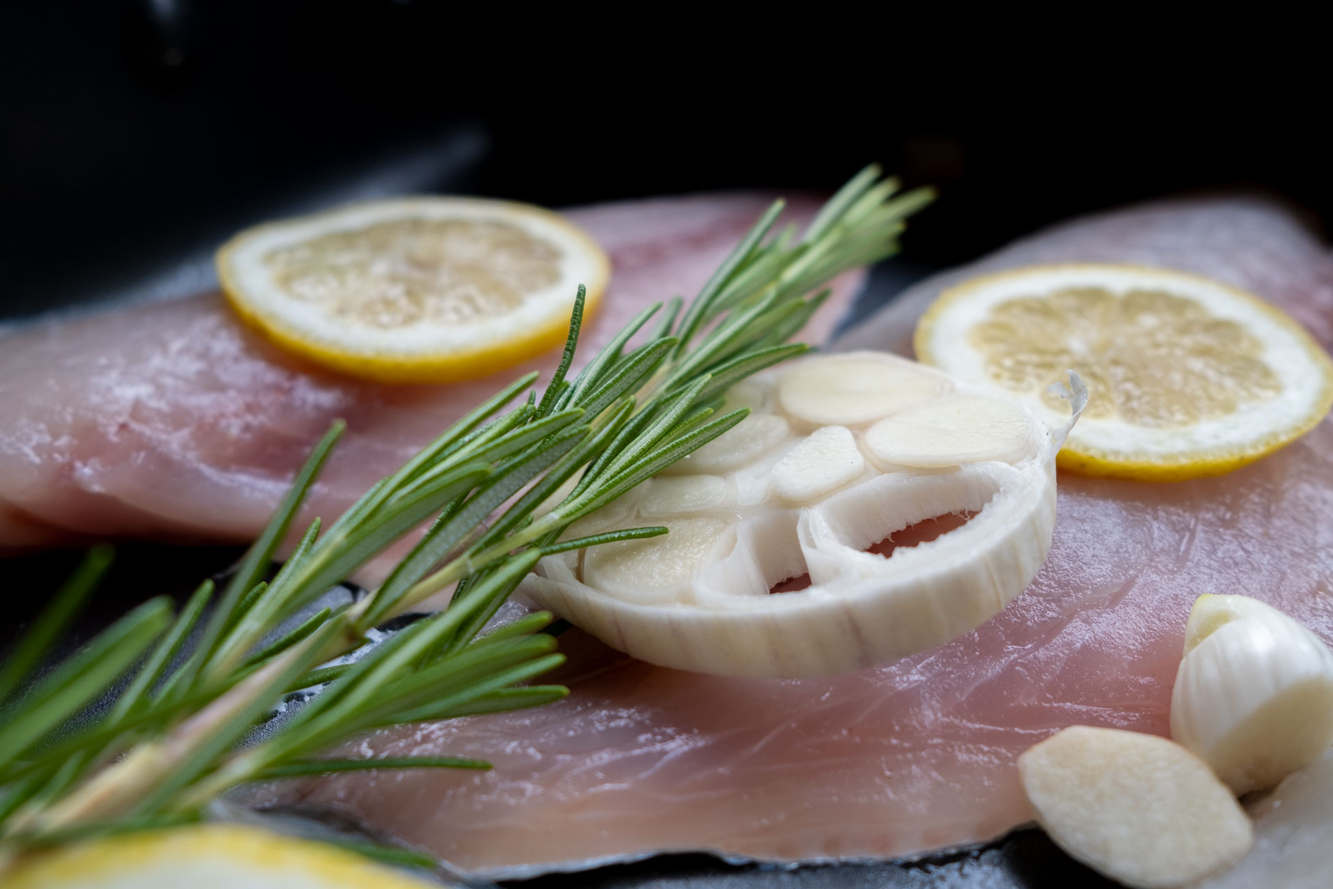 Fisch mit Knoblauch Rosmarin Zitrone